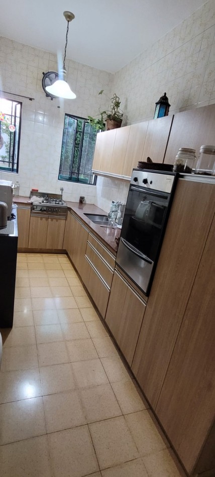 VENTA de GRAN CASA - PTE. ILLIA, PARANA 