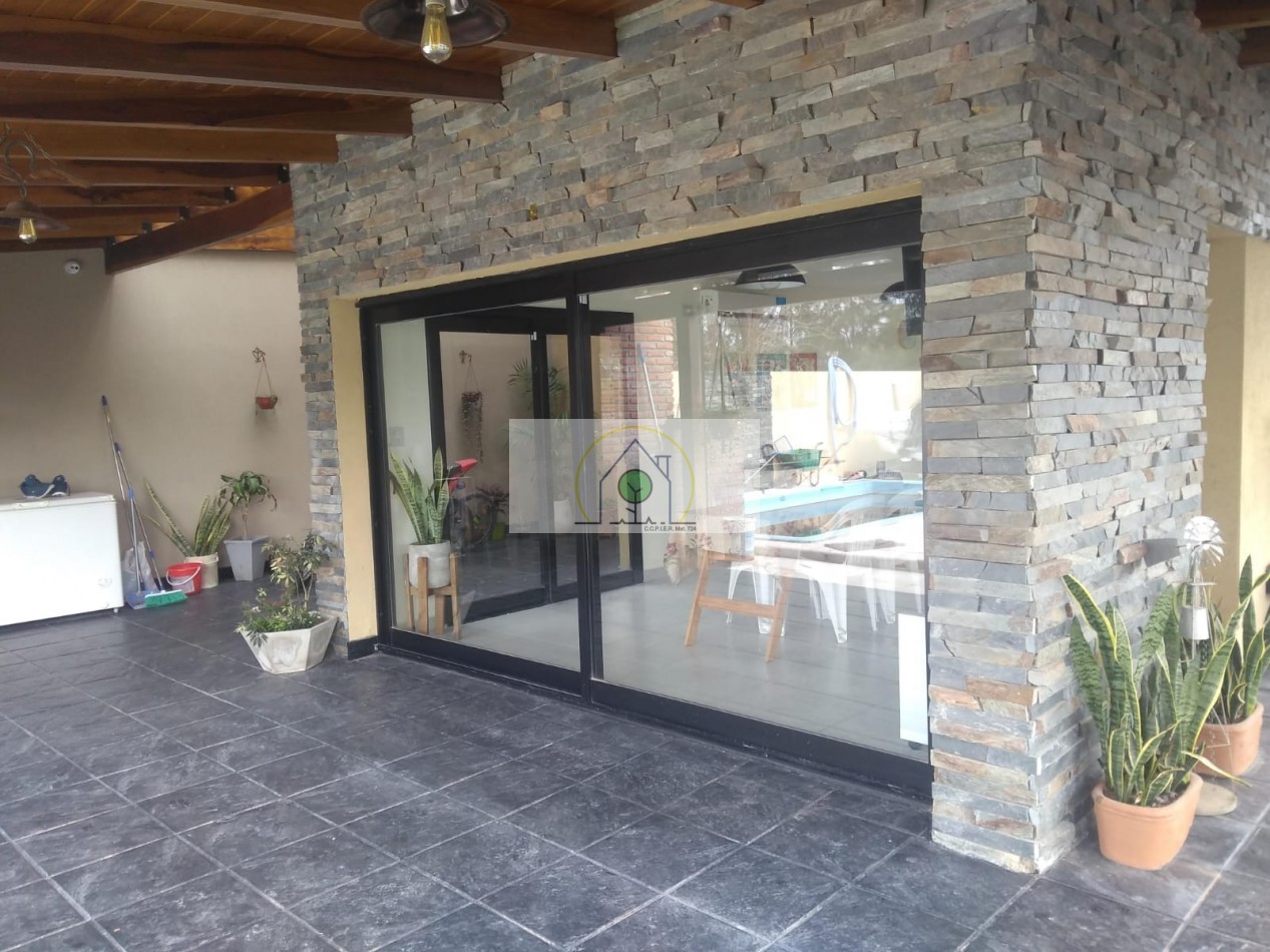 VENTA de GRAN CASA en ESQUINA - GAREIS, VILLA FONTANA