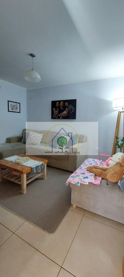 VENTA de GRAN CASA en ESQUINA - GAREIS, VILLA FONTANA