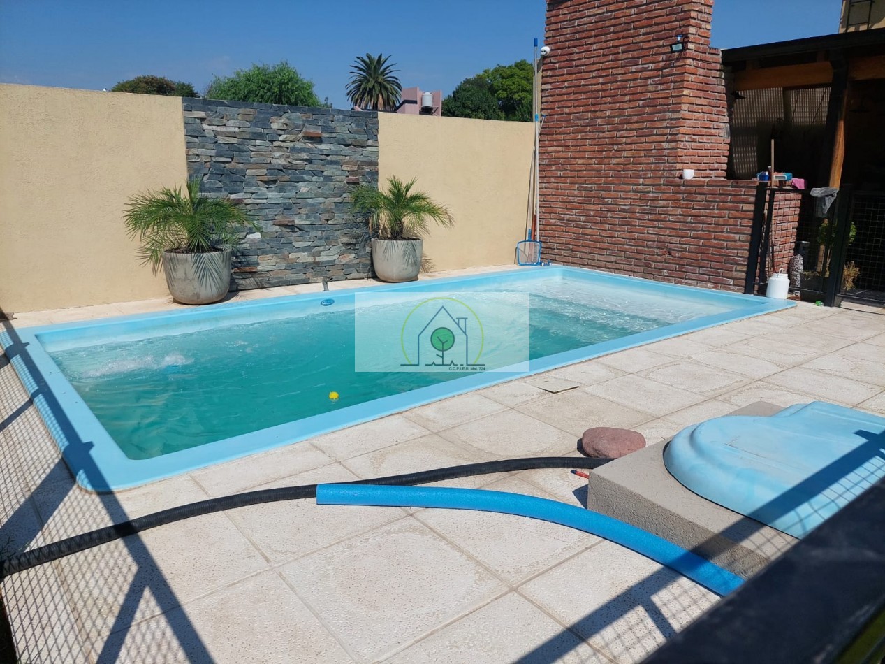 VENTA de GRAN CASA en ESQUINA - GAREIS, VILLA FONTANA