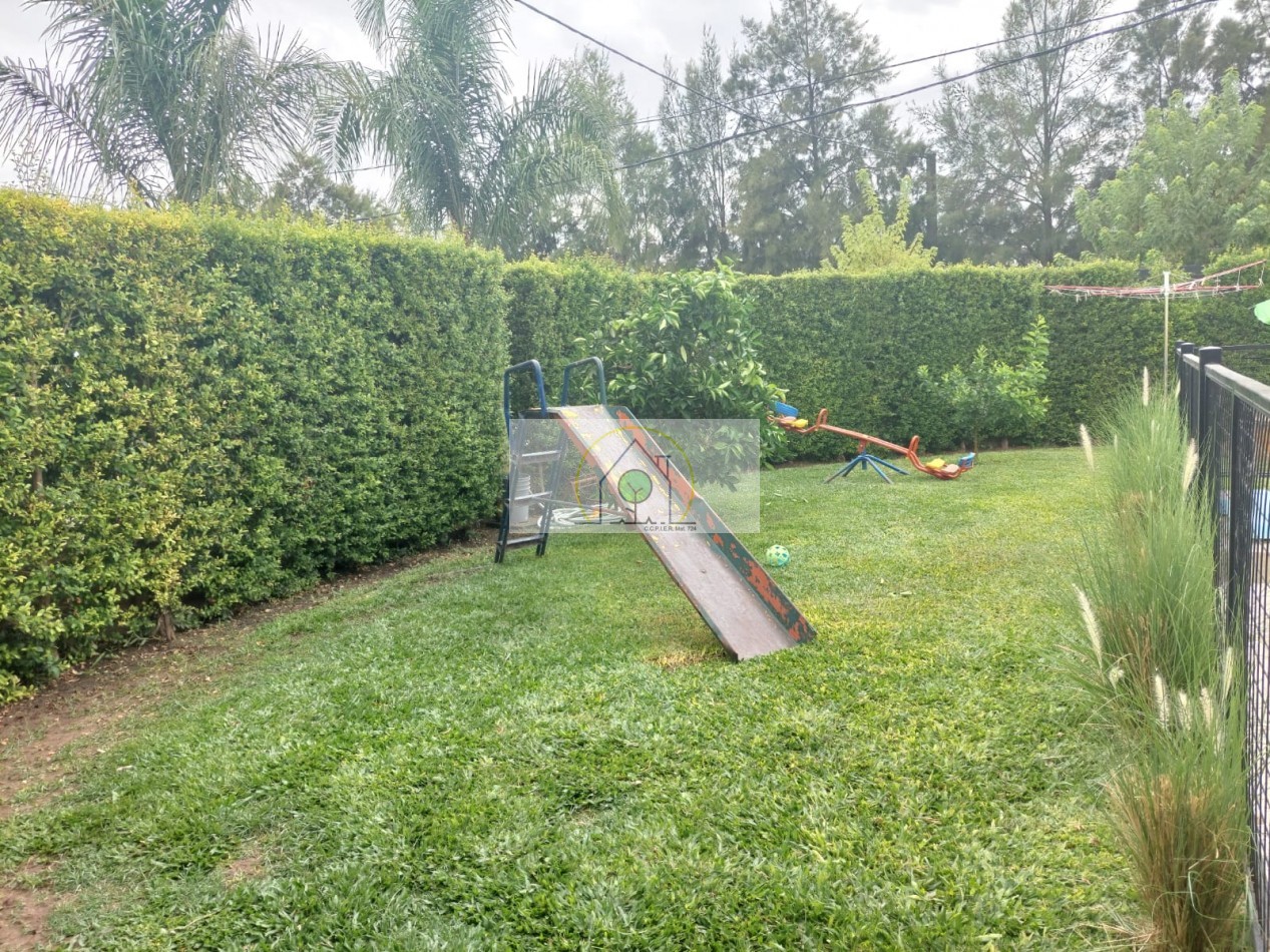 VENTA de GRAN CASA en ESQUINA - GAREIS, VILLA FONTANA