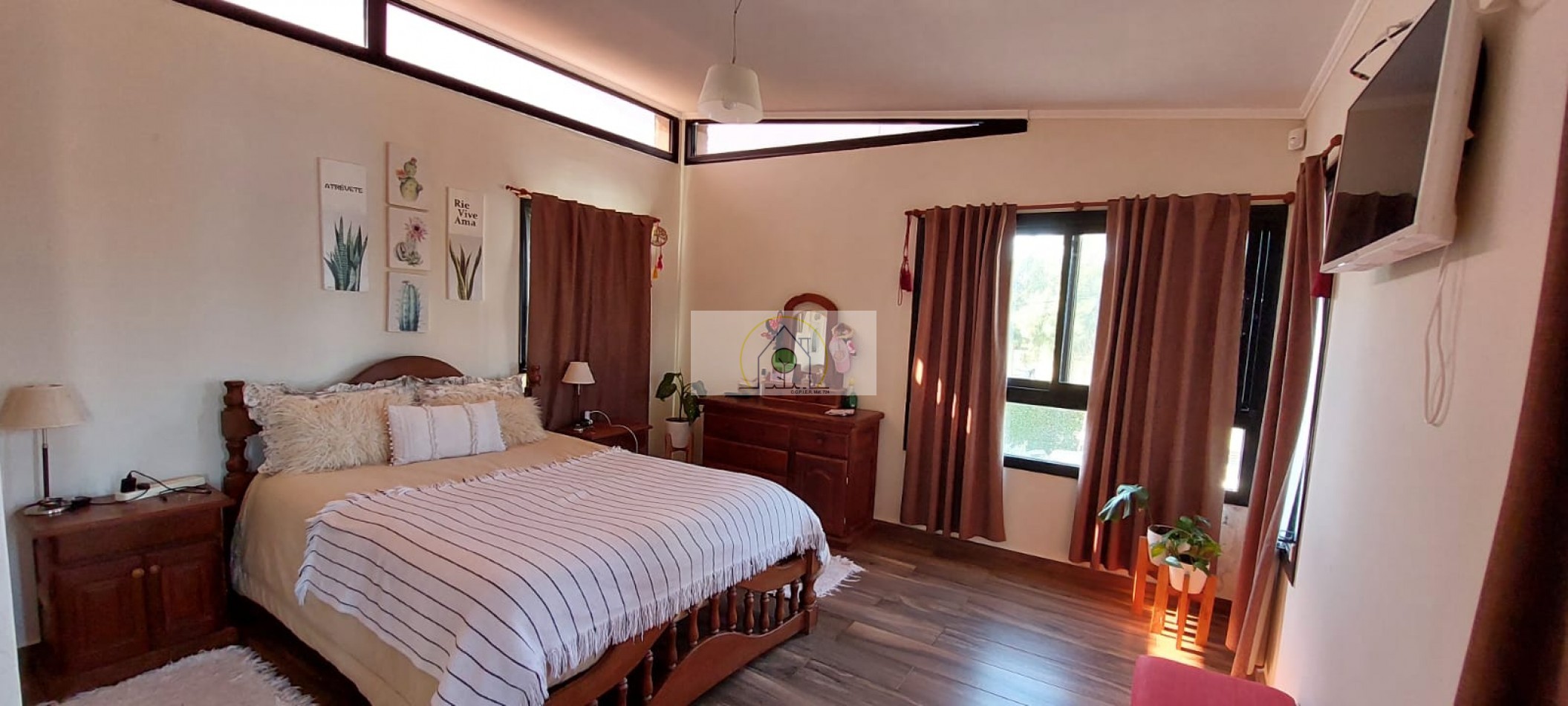 VENTA de GRAN CASA en ESQUINA - GAREIS, VILLA FONTANA