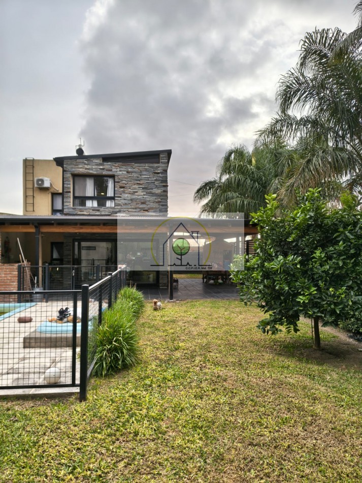 VENTA de GRAN CASA en ESQUINA - GAREIS, VILLA FONTANA
