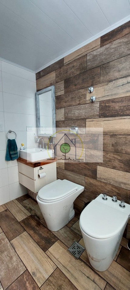 VENTA de GRAN CASA en ESQUINA - GAREIS, VILLA FONTANA