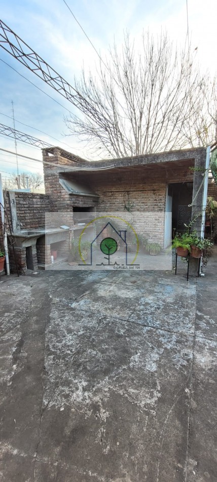 RE-TASADA!!! VENTA de CASA con LOCALES - DR. LUCIO d'AGOSTINO, PARANA